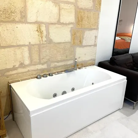 Ultra Centre - Jacuzzi&vidéoprojecteur *